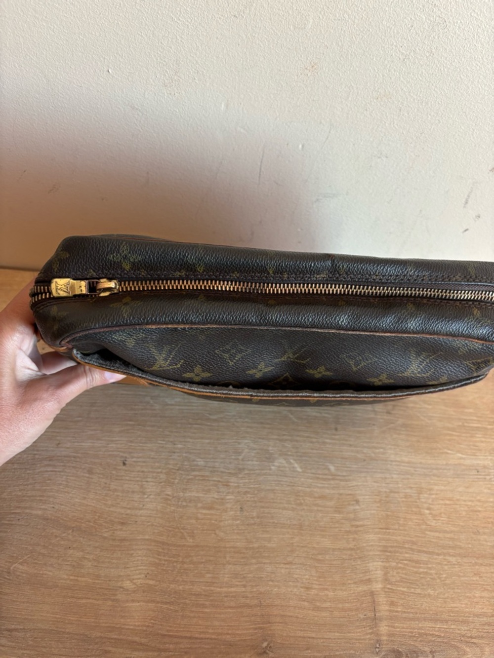Authentic Louis Vuitton monogram clutch - Picture 2 of 9